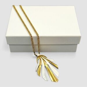 Vintage White Enamel Leaf Pendant Necklace Gold Tone 25 Inch Chain
